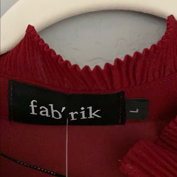 ✨NWT✨ FAB’RIK Oxblood Black Tie Top Bell Sleeves - Picture 2 of 4